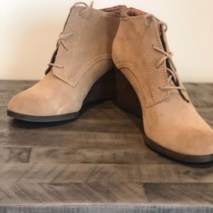 NWOT Lucky Brand Suede Tan Wedge Anke Booties Size